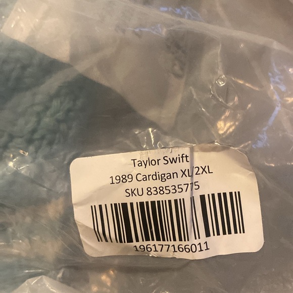 NEW TAYLOR SWIFT 1989 Cardigan IN A SIZE XL-2XL - Picture 5 of 7